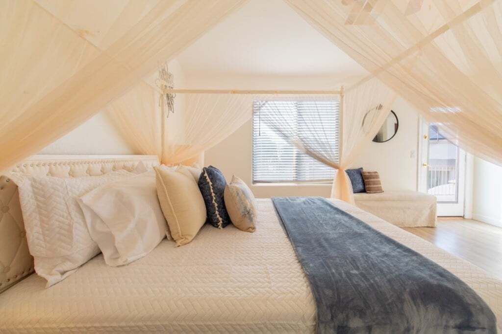 5 phòng ngủ, khu vực làm việc phù hợp cho laptop 