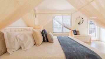 5 phòng ngủ, khu vực làm việc phù hợp cho laptop