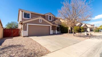 House, 5 Bedrooms | Exterior