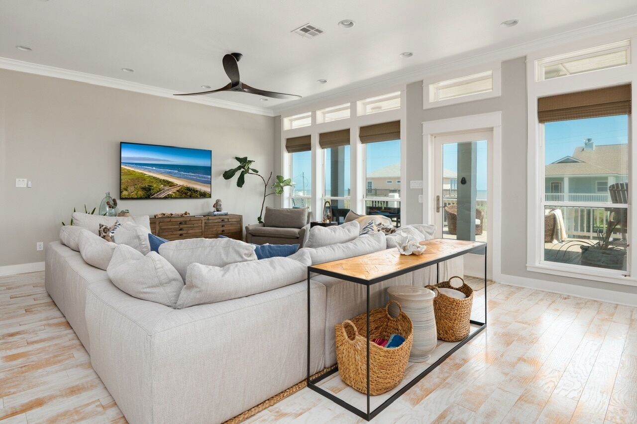 House, 4 Bedrooms | Living area | Smart TV, streaming services