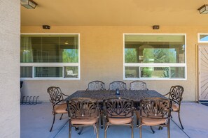 House, 4 Bedrooms | Outdoor dining