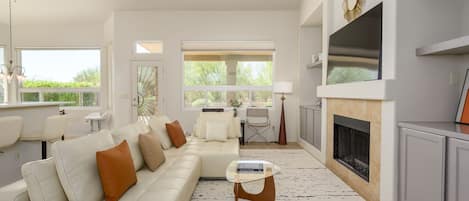 House, 4 Bedrooms | Living area | Smart TV