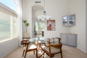 House, 4 Bedrooms | Dining