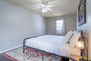 4 bedrooms, WiFi, bed sheets