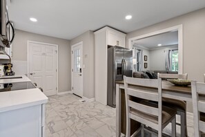 Fridge, microwave, stovetop, dishwasher