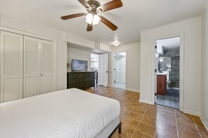 8 chambres, fer et planche à repasser, Wi-Fi, draps fournis