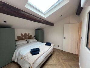 2 bedrooms, iron/ironing board, WiFi, bed sheets