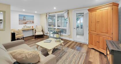 Cozy Waterfront Cottage!