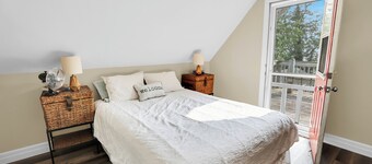 Cozy Waterfront Cottage!