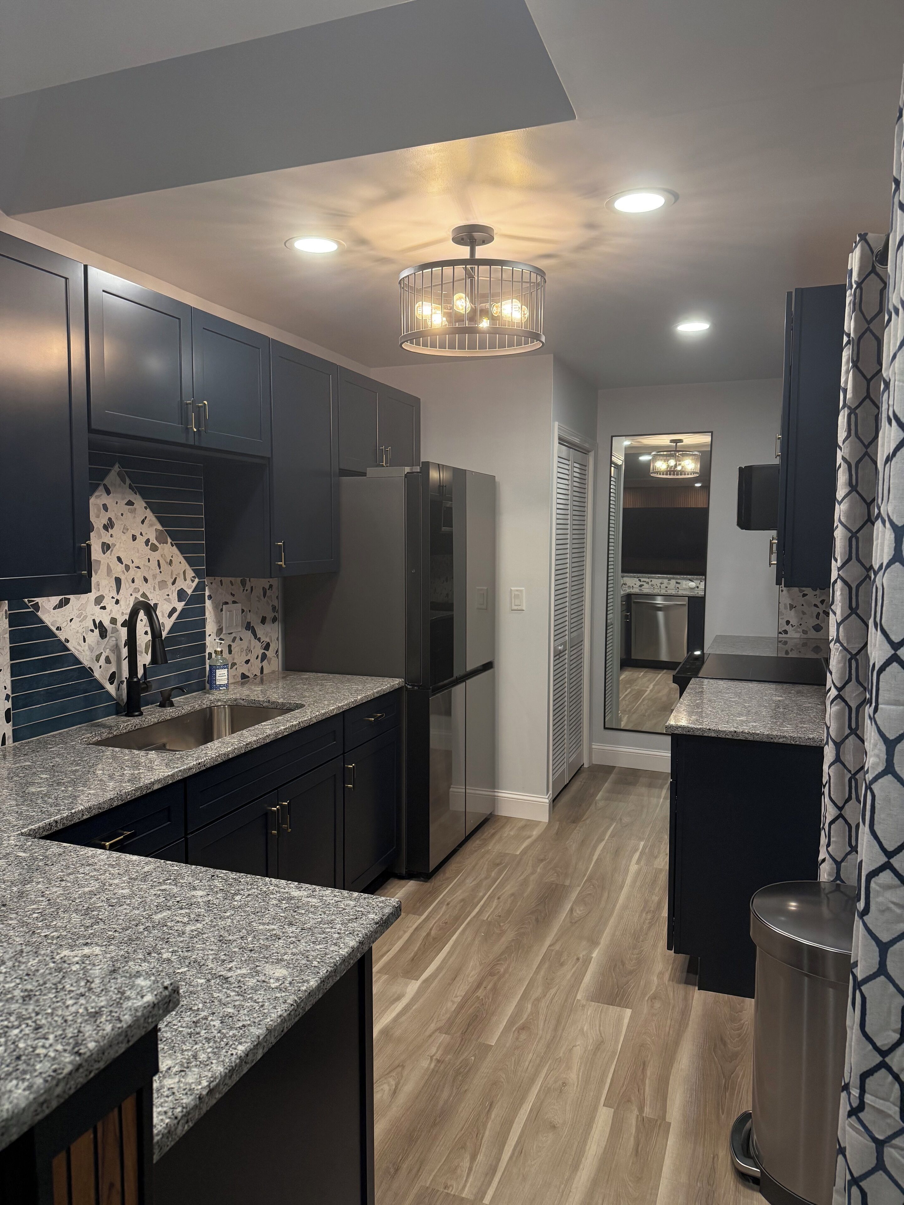 Køleskab, mikrobølgeovn, ovn, kogeplade