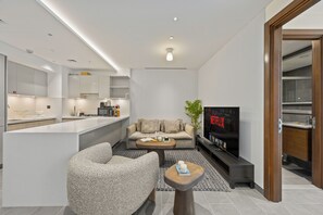 Deluxe Apartment, Balcony, City View | Living room