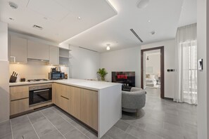 Deluxe Apartment, Balcony, City View | Dapur peribadi