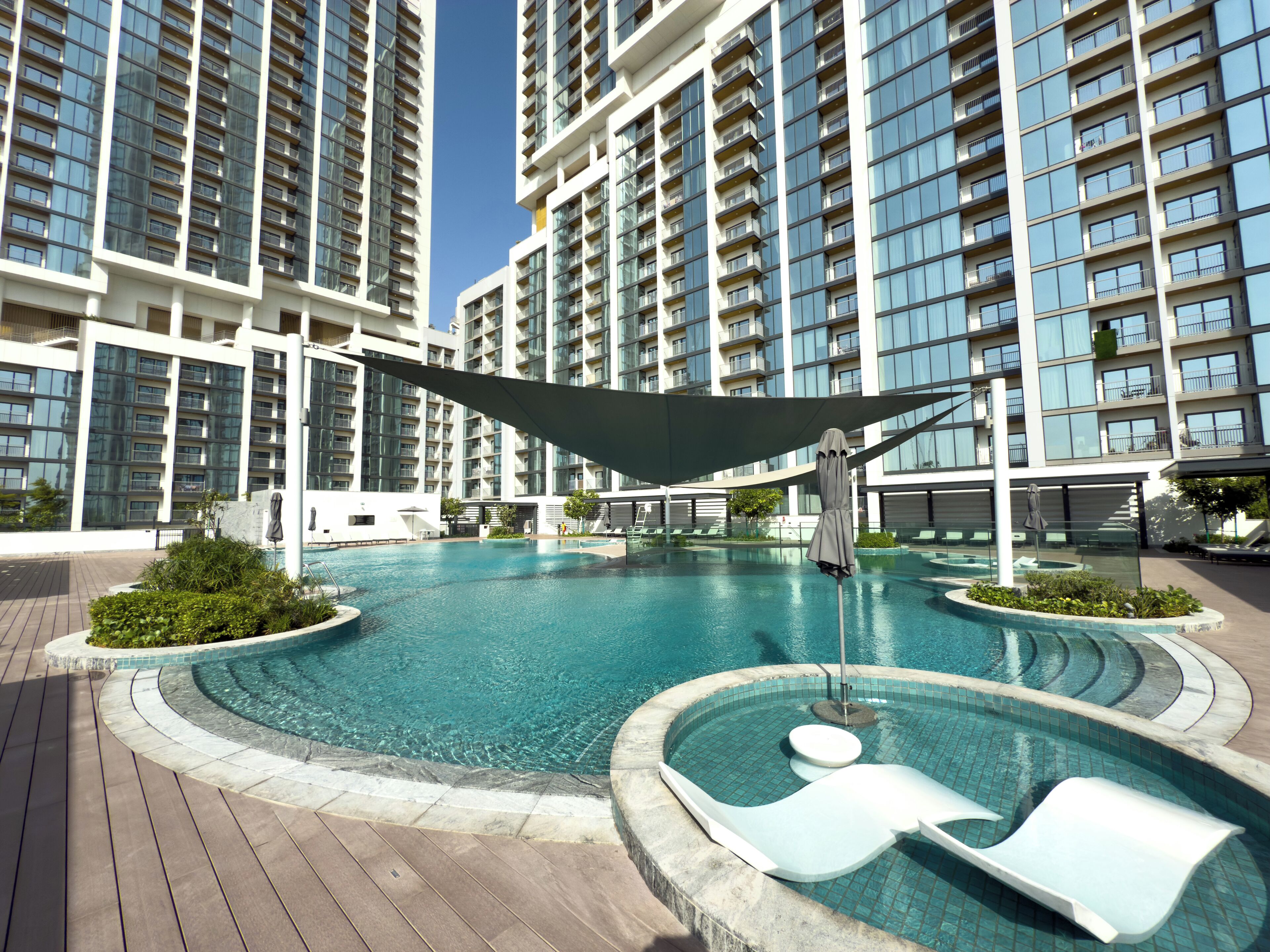 Piscina interna, piscina externa