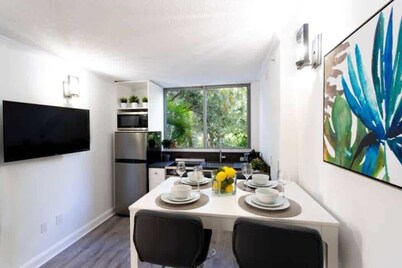 Walk to Bay from Luxe Condo w/ Parking Pool & Gym