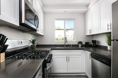 Central 3BR Apt, Near Americana