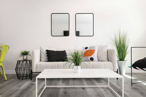 Central 3BR Apt, Near Americana