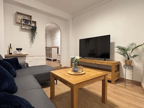 Smart TV, computer monitors