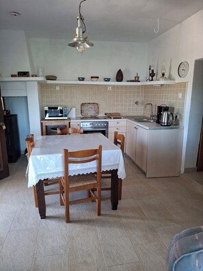 Fridge, microwave, oven, coffee/tea maker - Beautiful cottage with stunning sea views, on the outskirts of peaceful Chamezi. (Chamaizi)