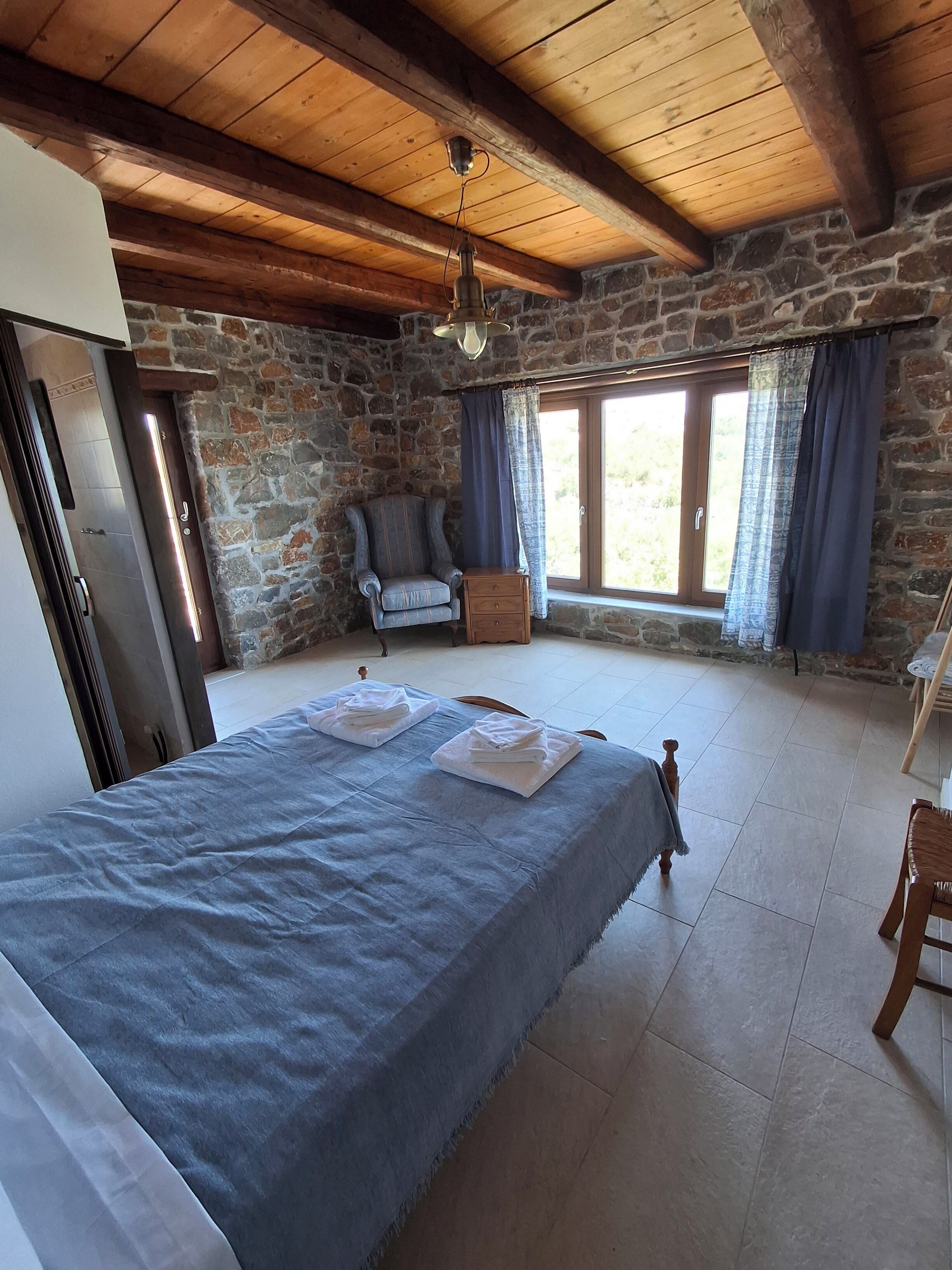 Fer et planche à repasser, Wi-Fi gratuit, draps fournis