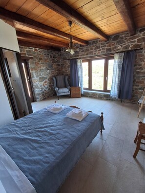 Iron/ironing board, free WiFi, bed sheets