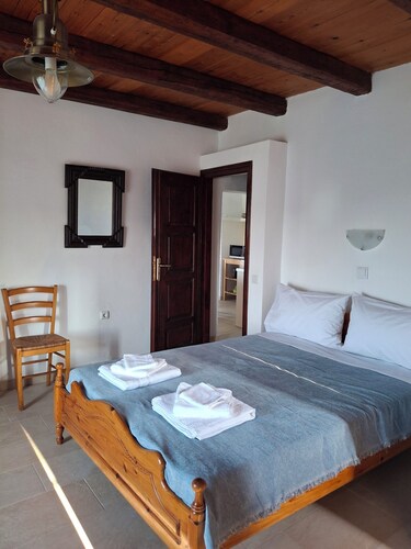 Beautiful cottage with stunning sea views, on the outskirts of peaceful Chamezi.