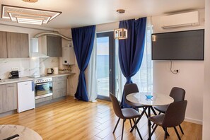 Comfort Apartment | Living area | 110-cm flat-screen TV with cable channels
