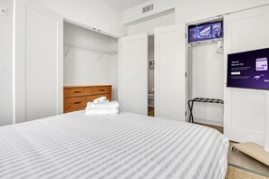 Desk, iron/ironing board, WiFi, bed sheets