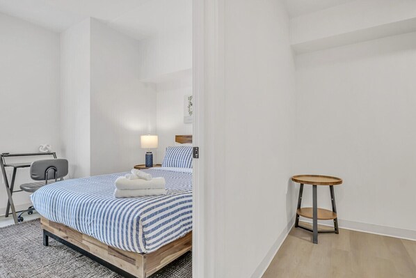 Desk, iron/ironing board, WiFi, bed sheets