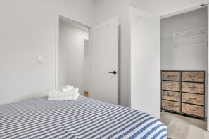 Bureau, fer et planche à repasser, Wi-Fi, draps fournis