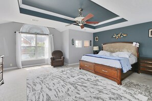 4 bedrooms, iron/ironing board, WiFi, bed sheets