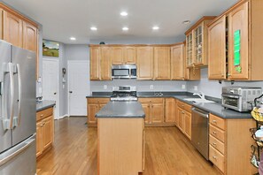 Microondas, horno, parrilla de estufa y lavavajillas 