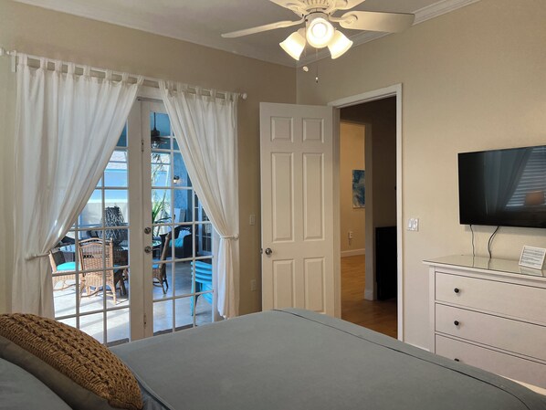 3 bedrooms, desk, iron/ironing board, free WiFi