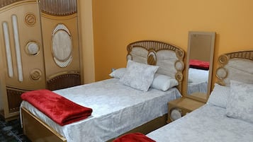 2 habitaciones, escritorio, tabla de planchar con plancha y wifi gratis
