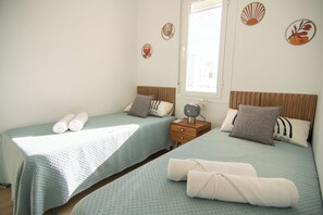 3 عدّة غرف نوم ومكواة/لوح كي وواي فاي وملاءات أسرّة