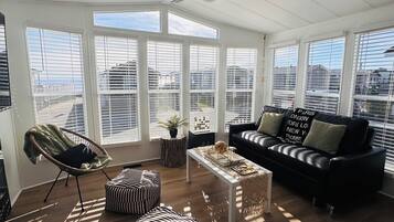 TV, fireplace, stereo