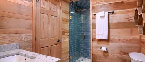 Jetted tub, hair dryer, towels, toilet paper