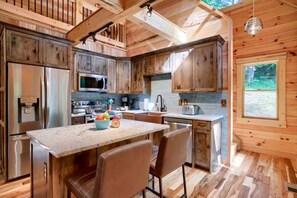 Køleskab, mikrobølgeovn, kogeplade, opvaskemaskine