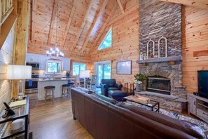 Living area - Lovely Cabin Rental in Hocking Hills, for Dreamy Vacations in Logan, Ohio (Logan)