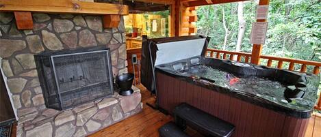 Outdoor spa tub