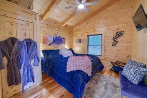 Unclassified image, 2 of 9, button - Glamping Escapes for Two in this Stunning Log Cabin in Logan, Ohio (Logan)