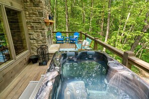 Terrace/patio - Glamping Escapes for Two in this Stunning Log Cabin in Logan, Ohio (Logan)