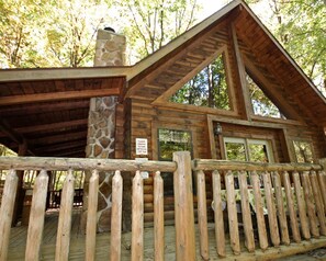 Property grounds - Beautiful Cabin For Rent in Hocking Hills Region of Ohio (Logan)