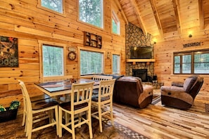 Dining - Idyllic Log Cabin Getaway in the Stunning Woodlands near Ash Cave, Ohio (Logan)