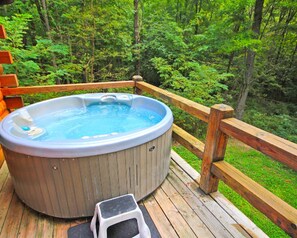 Outdoor spa tub - Secluded Cabin Rental Tucked Away in the Countryside near Hocking Hills Park, Ohio (Logan)