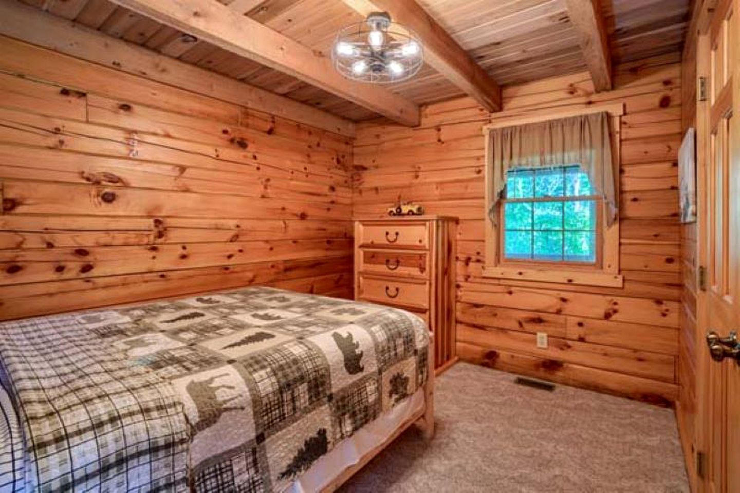 2 bedrooms, bed sheets