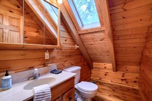 Jetted tub, hair dryer, towels, toilet paper