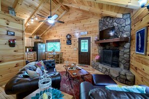 TV, fireplace, DVD player - Romantic Getaways in Logan, Ohio, in this Fully-Equipped Log Cabin with Hot Tub (Logan)
