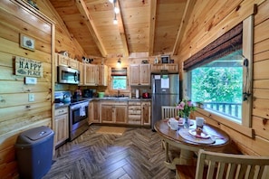 Private kitchen - Romantic Getaways in Logan, Ohio, in this Fully-Equipped Log Cabin with Hot Tub (Logan)