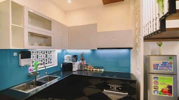 Fridge, microwave, oven, stovetop