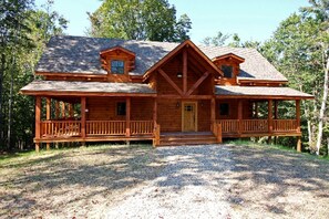 Exterior - Stately Log Cabin with a Hot Tub Perfect for a Weekend Getaway near Columbus, Ohio (Logan)